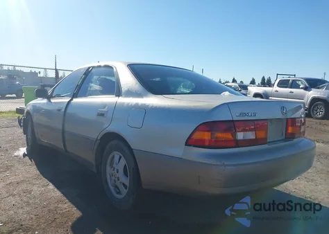 1998 Lexus Es 300 from USA, damaged, VIN JT8BF28G7W5016579
